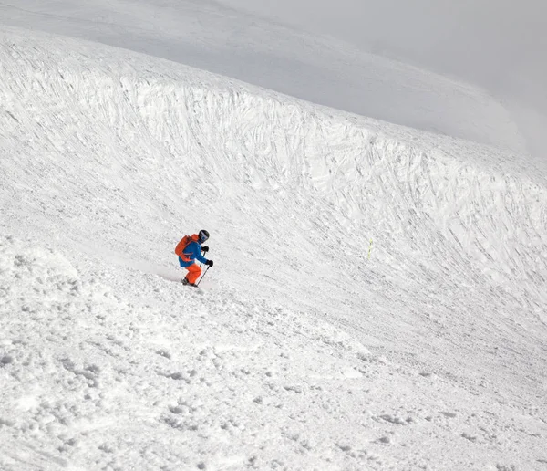 Sílécebb Lejtőn Freeriding Lejtőn Ködös Égbolton Hóvihar Előtt Télen — Stock Fotó