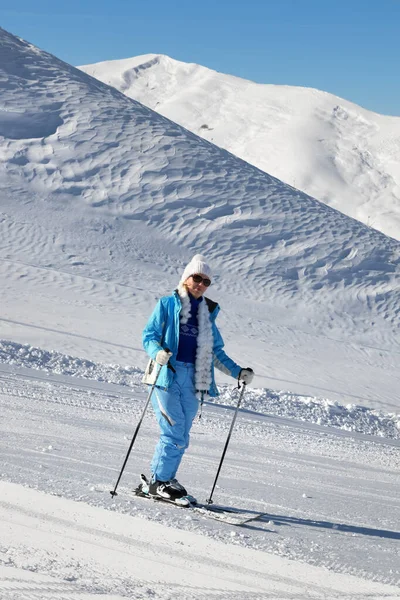 Skier Downhill Snowy Ski Slope Nice Sun Day Caucasus Mountains — Stock Photo, Image