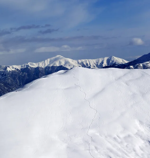 Pista Esquí Para Freeride Con Rastros Esquí Snowboard Montañas Del —  Fotos de Stock