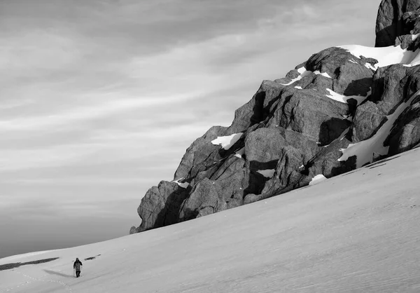 Hiker Snowy Mountains Turkey Central Taurus Mountains Aladaglar Taurus Black — Stock Photo, Image