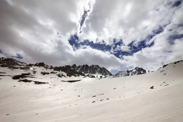 Snow Mountain Cloud Sky Gray Spring Day Turkey Kachkar Mountains — Stock Photo, Image