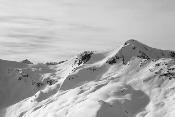Verschneite Skipisten Hohen Winterbergen Und Sonniger Wolkenloser Himmel Italienische Alpen — Stockfoto