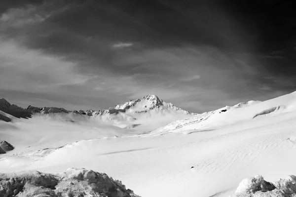 Vista Blanco Negro Desde Pista Esquí Nevada Monte Elbrus Montañas — Foto de Stock