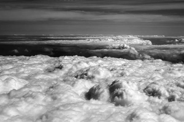 Vista Superior Sobre Nubes Luz Solar Paisaje Tonificado Blanco Negro —  Fotos de Stock