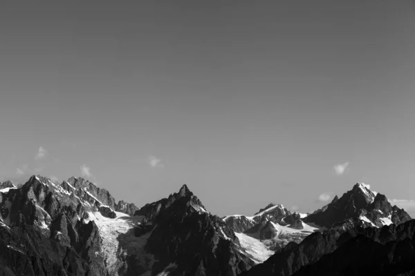 Montañas Altas Blancas Negras Con Glaciares Nieve Día Verano Montañas —  Fotos de Stock