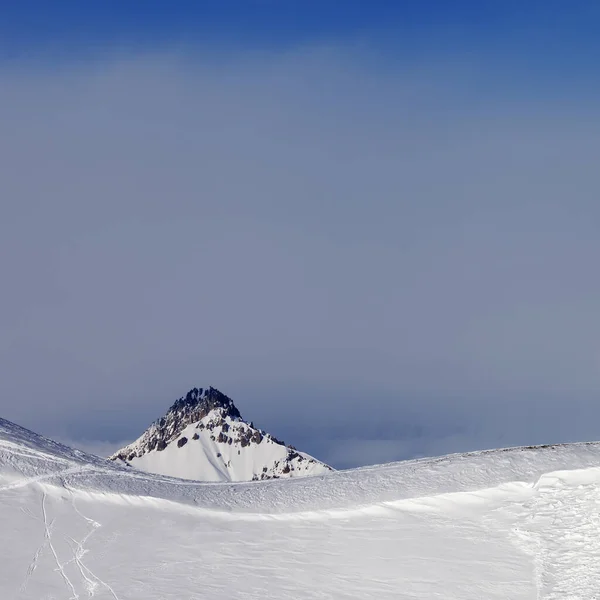 Snowy Piste Helling Spoor Van Lawine Kaukasus Georgië Regio Gudauri — Stockfoto