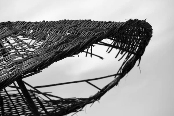 Vieux Parasol Noir Blanc Avec Trou Vue Rapprochée — Photo