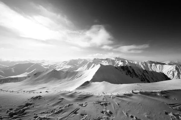 Montañas Nevadas Blancas Negras Atardecer Montañas Del Cáucaso Georgia Región —  Fotos de Stock