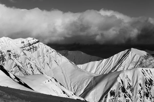 Zwart Wit Zonnige Besneeuwde Bergen Avond Kaukasus Georgië Regio Gudauri — Stockfoto