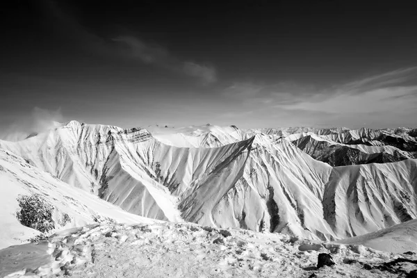 Zwart Wit Uitzicht Besneeuwde Bergen Mooie Zonnige Dag Kaukasus Georgië — Stockfoto