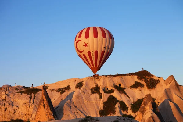 Gorem Cappadocia Turquia Maio 2013 Balão Quente Com Símbolo Turco — Fotografia de Stock