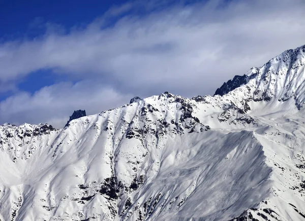 Zimowe Góry Śniegu Słoneczny Dzień Widok Wyciągu Narciarskiego Hatsvali Region — Zdjęcie stockowe
