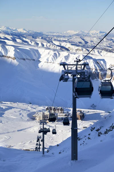 Lanovka Gondola Lyžařském Středisku Slunečného Večera Velký Kavkaz Hora Shahdagh — Stock fotografie