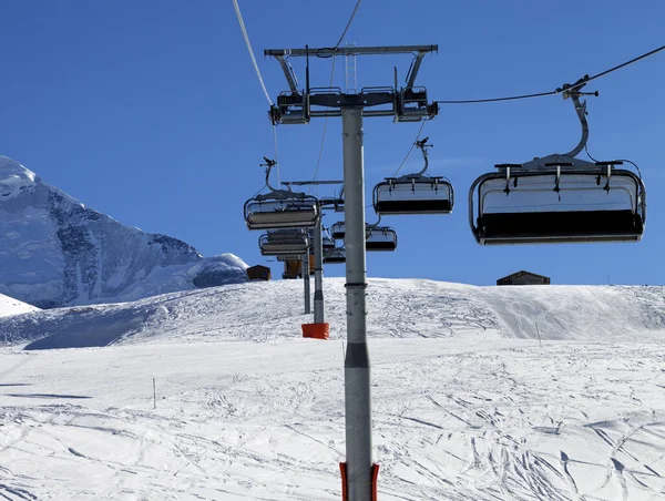 Elevador Cadeira Montanha Nevada Dia Ensolarado Agradável Montanhas Cáucaso Monte — Fotografia de Stock