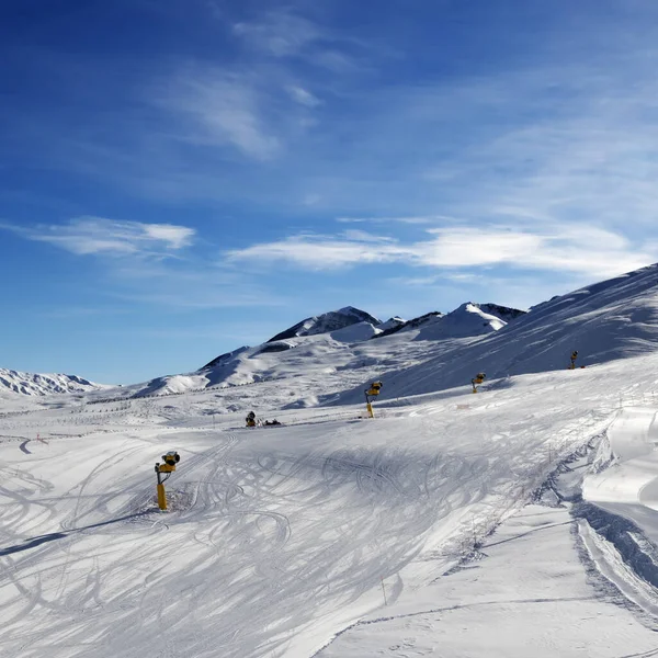 Snowy Ski Slope Snowmaking Sun Morning Greater Caucasus Winter Mount — ストック写真