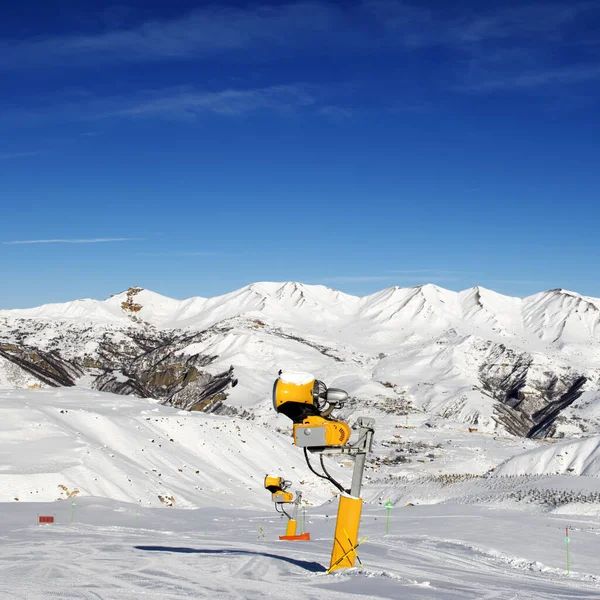 Snowmaking Snowy Ski Slope Sun Winter Day Greater Caucasus Mount — Stock fotografie