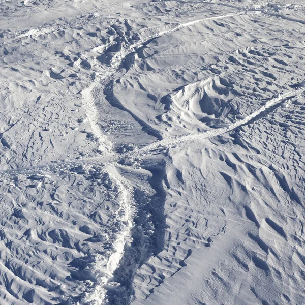 Snowy Piste Helling Sneeuwval Bij Zon Winter Ochtend — Stockfoto