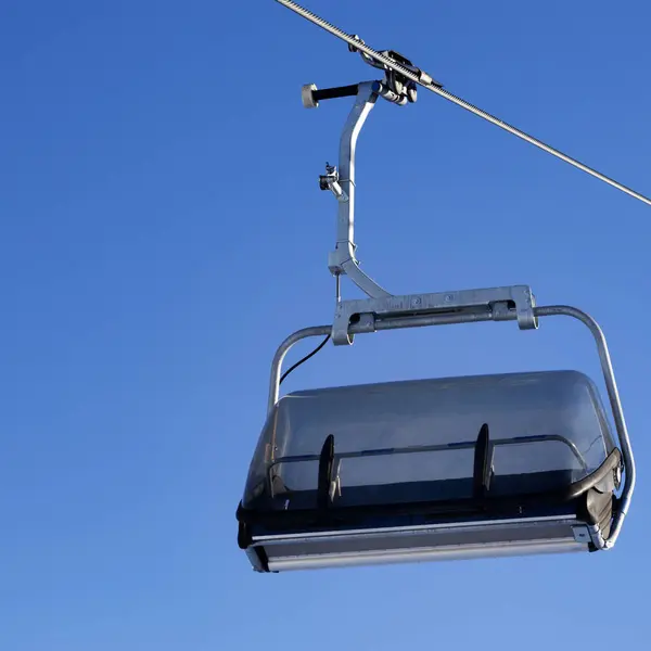 Chair Lift Blue Clear Sky Close View — Stock fotografie
