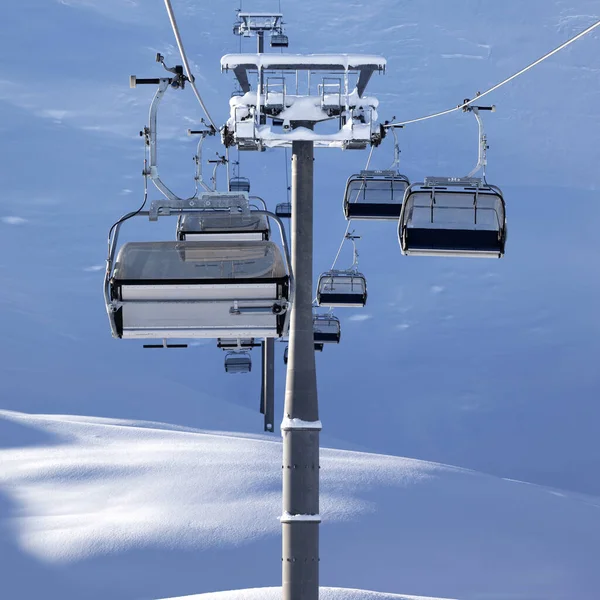 Wyciąg Krzesełkowy Wczesnym Rankiem Opadach Śniegu Kaukaz Zimie Góra Shahdagh — Zdjęcie stockowe