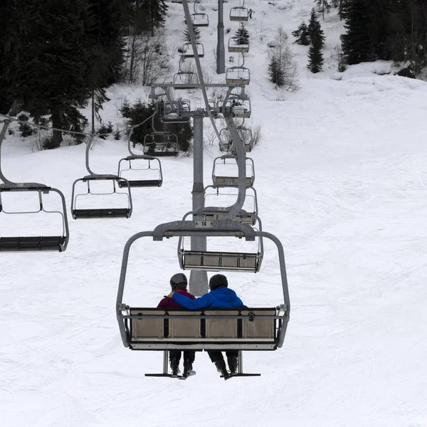 Two Skiers Chair Lift Gray Day Caucasus Mountains Hatsvali Svaneti — ストック写真