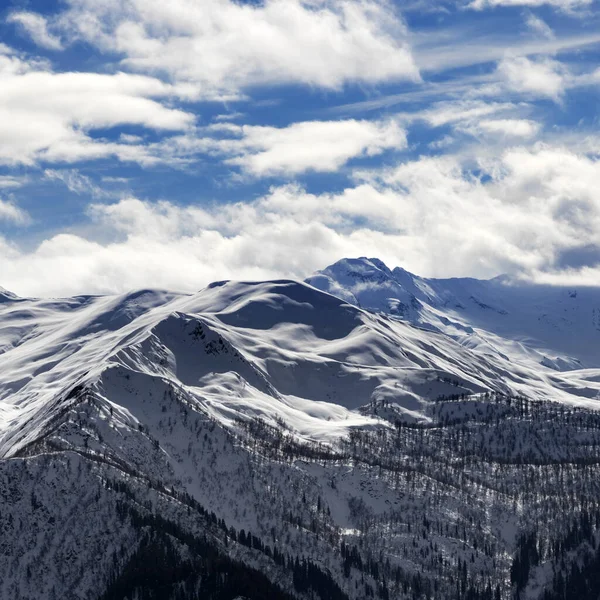 Blick Auf Verschneite Berge Und Bewölkten Himmel Sonnenabend Kaukasus Die — Stockfoto