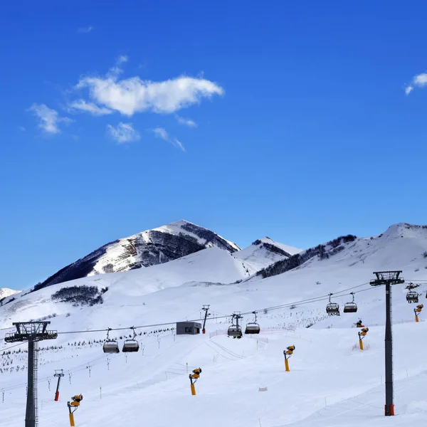 晚上去滑雪胜地高加索山脉冬季 阿塞拜疆Shahdagh 正方形照片 — 图库照片