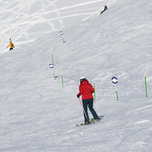 Skier Snowboarders Downhill Snowy Ski Trace Sun Cold Day Caucasus — Stock Photo, Image