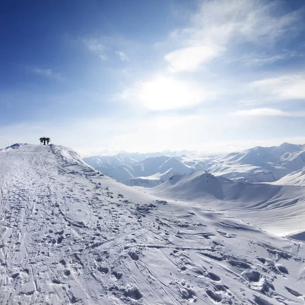 Topstation Van Kabelbaan Besneeuwde Weg Met Voetafdruk Skigebied Zondagavond Kaukasus — Stockfoto