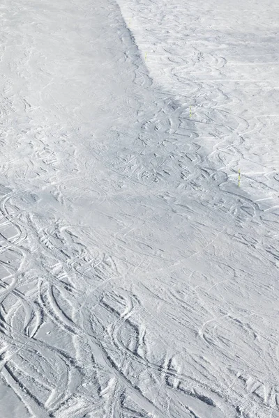 Snowy Skipiste Met Sporen Van Ski Snowboards Zonnige Winterdag Georgia — Stockfoto