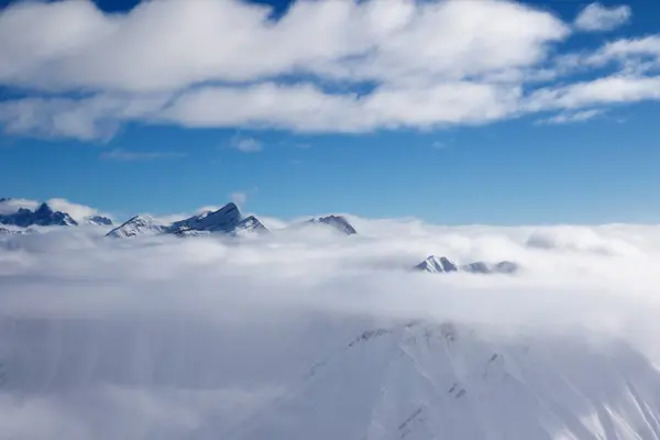 Montagne Luce Solare Nevosa Nebbia Bella Giornata Sole Caucaso Montagne — Foto Stock