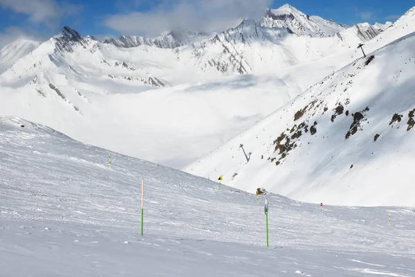 Snowy Freeride Spoor Bergen Wolken Zonnige Koude Dag Kaukasus Winter — Stockfoto
