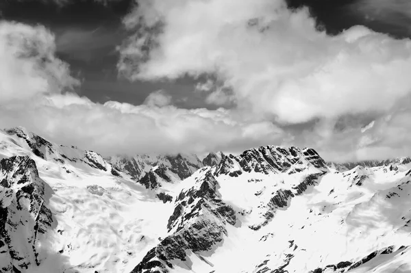 Snowy Gór Słoneczny Dzień Kaukaz Regionie Dombay Widok Stoku — Zdjęcie stockowe