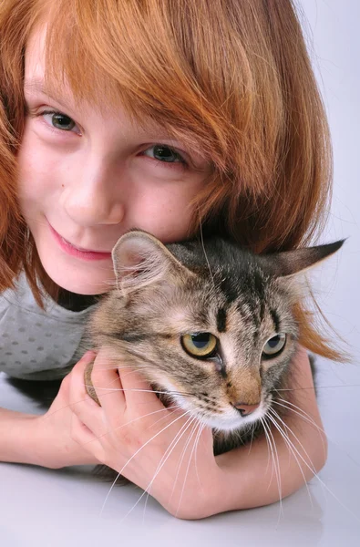 어린 소녀와 그녀의 애완 동물의 통신 — 스톡 사진