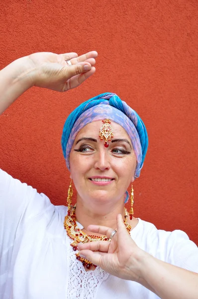 Woman with Indian necklace, tikka and earrings — Stock Photo, Image