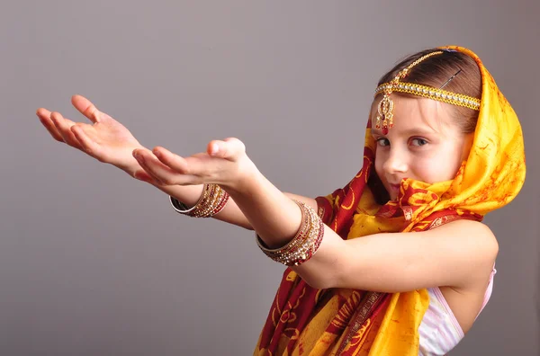 Little girl in traditional Indian clothing and jeweleries — Stock Photo, Image