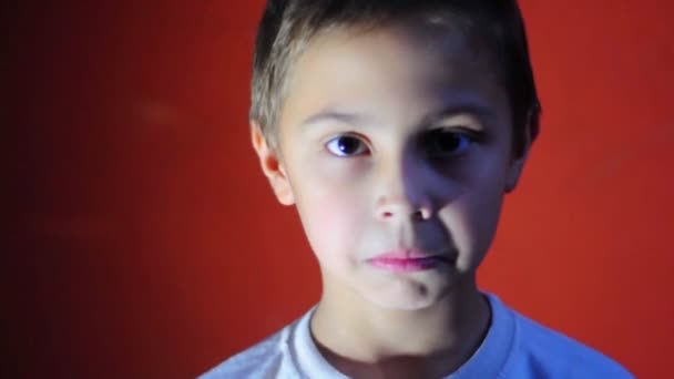 Joyeux enfant souriant — Video