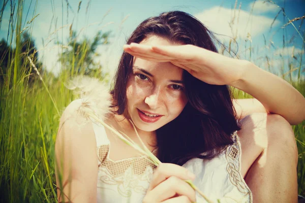 Fun d'été. Drôle de portrait féminin — Photo