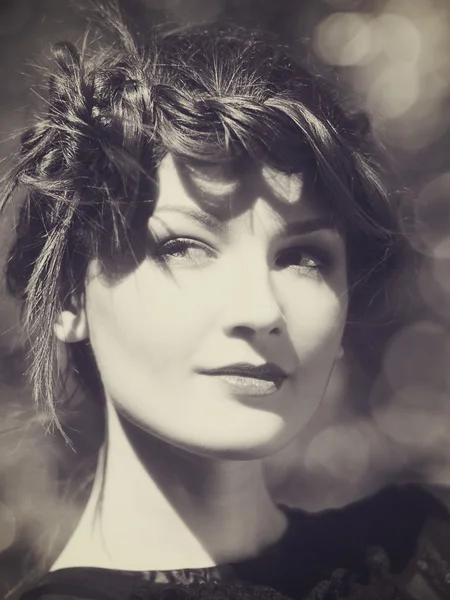 Portrait féminin vintage colorisé Lite sepia avec bokeh beauté — Photo