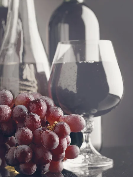 Bodegón retro con uva y vino para tu diseño — Foto de Stock