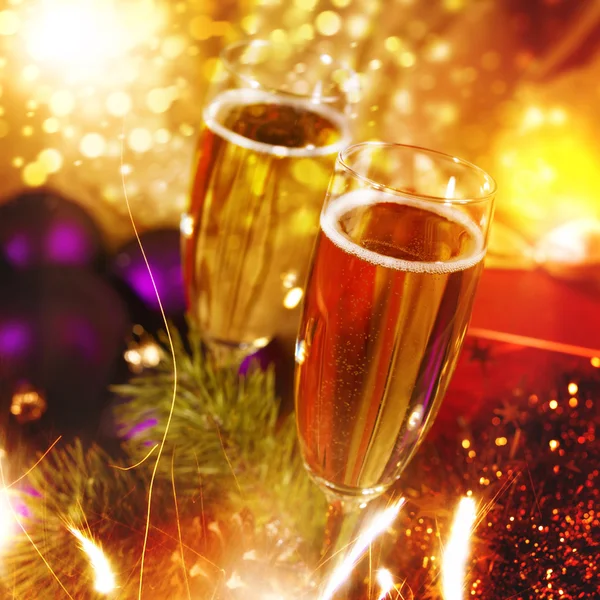 Vánoční pozadí s champaigne a věnec pro vaše desig — Stock fotografie