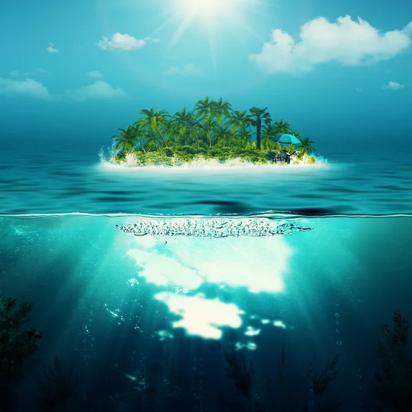 Alone island in the ocean — Stock Photo, Image