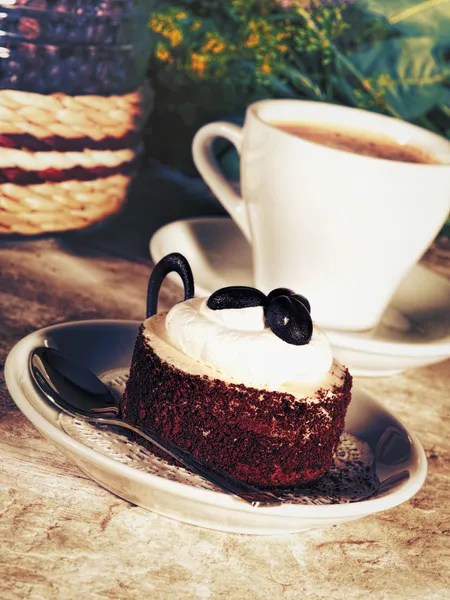 Kaffeetasse und leckerer Kuchen — Stockfoto