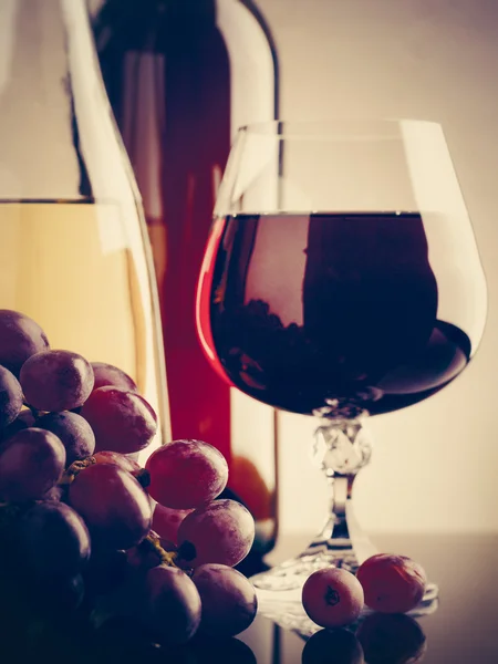 Wine and grape. — Stock Photo, Image