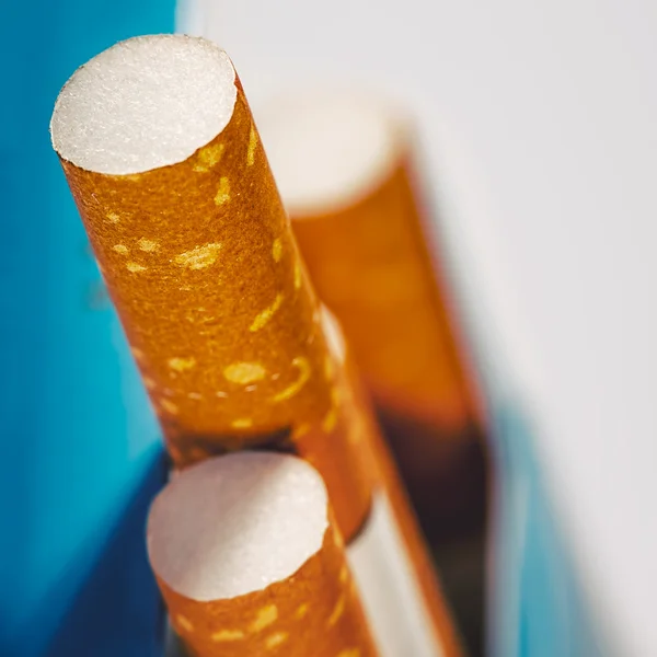 Bakgrund med några cigaretter — Stockfoto