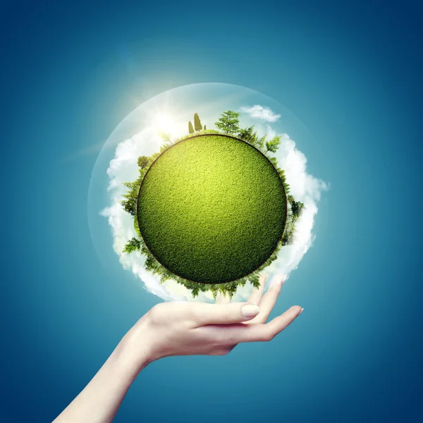 Green world in our hands — Stock Photo, Image