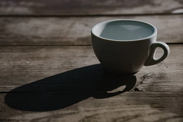 Morgen Oever Van Rivier Een Kopje Heerlijke Aromatische Koffie Tafel — Stockfoto