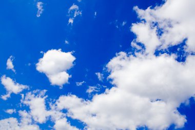 Doğa geçmişi. Mavi gökyüzünde beyaz bulutlar