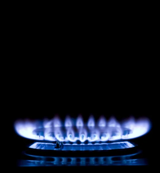 Karanlıkta mavi gaz sobası — Stok fotoğraf