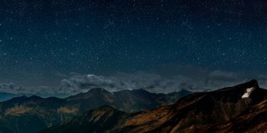 Yıldız, İsa Mesih 'in yemliğinin üzerinde parlıyor. panorama