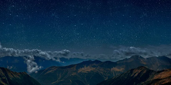 Yıldız, İsa Mesih 'in yemliğinin üzerinde parlıyor. panorama